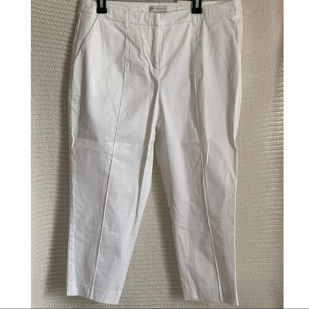 NWT white capri Trousers by Cato size 16W